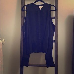 Laundry by Shelli Segal Blouse. Open shoulder.